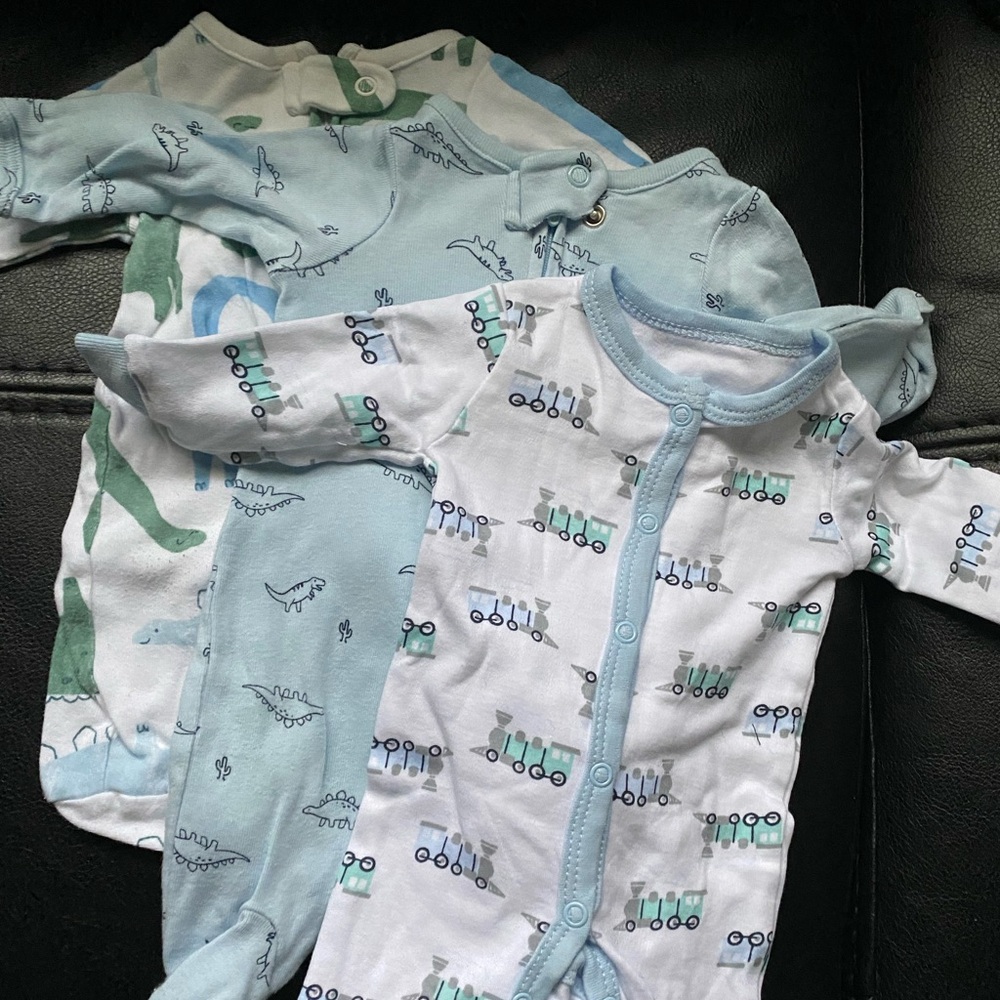 Newborn onsie set